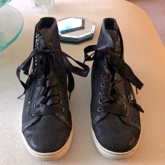 Ugg black high tops sneakers. Size 9 - Picture 1 of 4